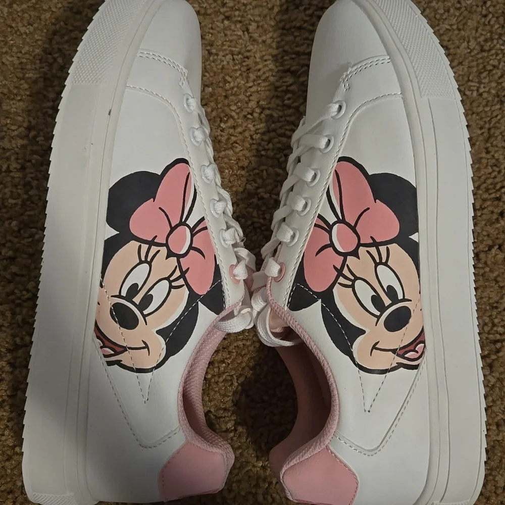 Women's Disney Minnie Mouse Sneakers Size 9 NWOT - Picture 3 of 7